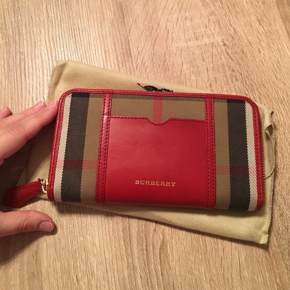 Burberry zip up wallet
