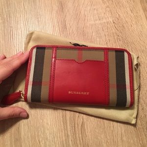 Burberry zip up wallet