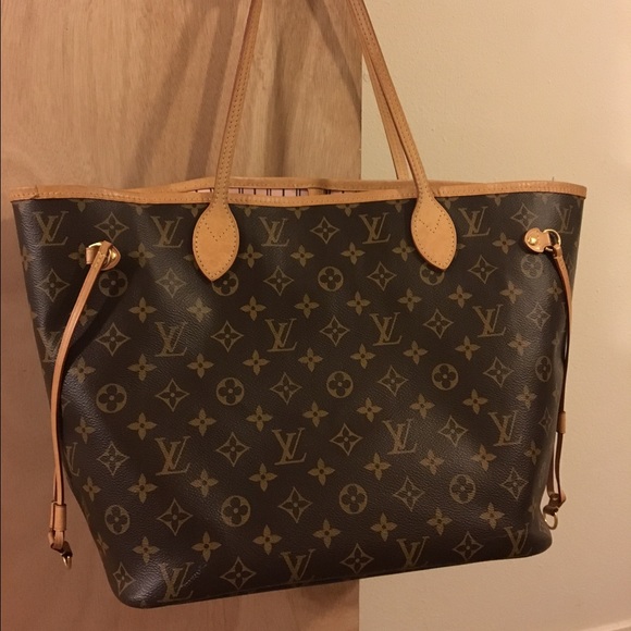 SOLD!! 100% authentic Louis Vuitton neverfull tote