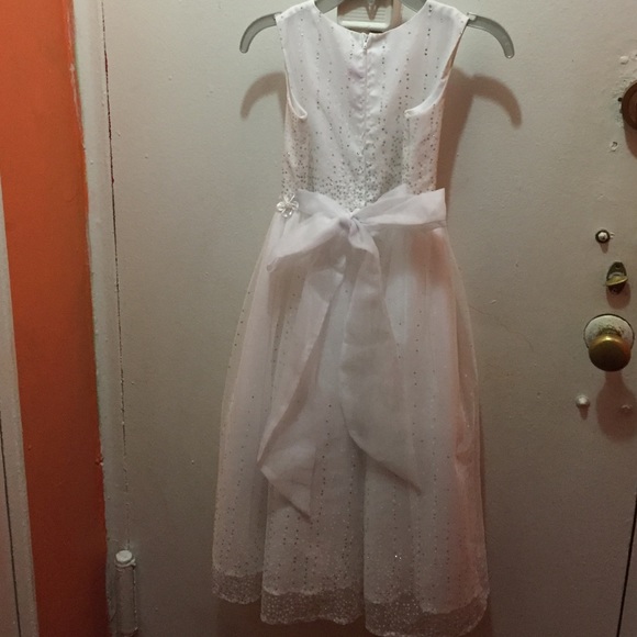 Beautiful white dress! 😍😍 - Picture 2 of 2