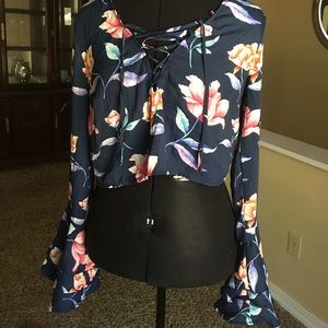 Crop top w/ Bell Sleeves