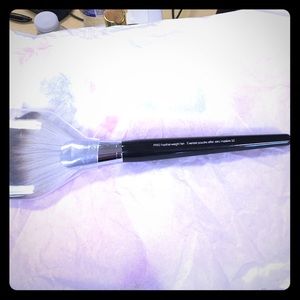 Sephora #92 brush Pro Feather weight fan