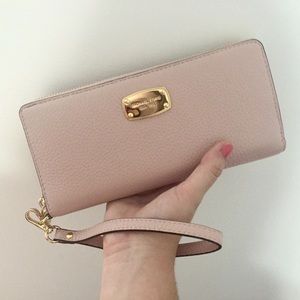 Michael Kors Jet Set Wallet Wristlet 🌸