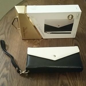 Case mate charging  wristlet for iPhone 6