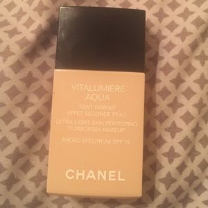 Chanel Vitalumiere Aqua foundation