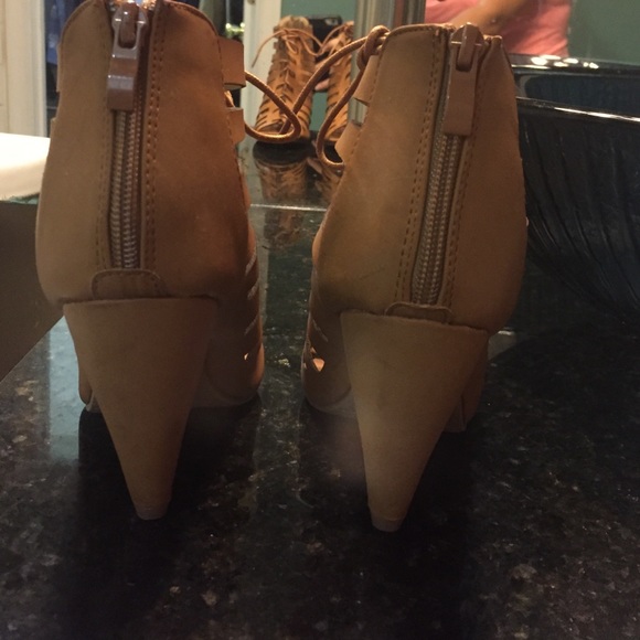 Sandel  heels - Picture 3 of 3