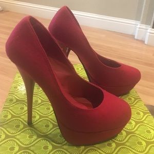 Red pumps