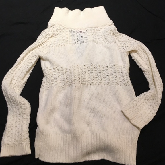 BCBG sweater - Picture 3 of 4