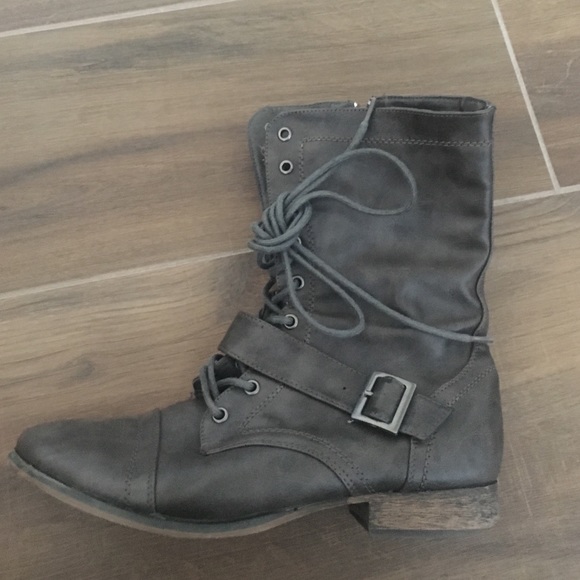 Distressed combat boots - Picture 1 of 2