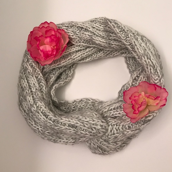NWOT. Infinity Scarf