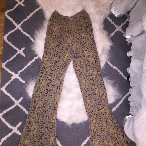 Very stretchy - does not fit like an XS