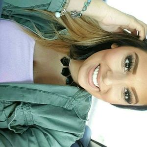 Meet your Posher, Ashleigh