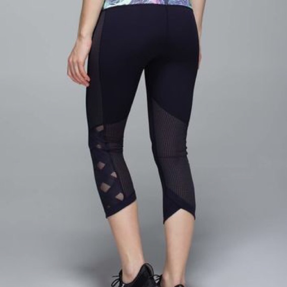 Black Lululemon High Waist Crisscross Crop-RARE!