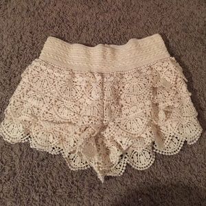 ruffled shorts!
