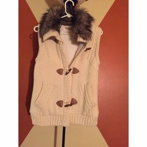 Wool/Knitted/Fur Vest.