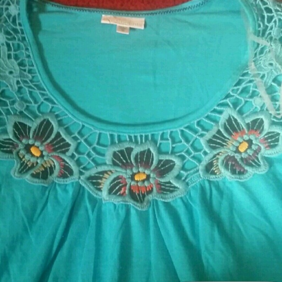 2 new tops bundle - Picture 2 of 4