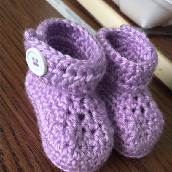 Beautiful Wrap Crocheted Baby Booties - Picture 1 of 2