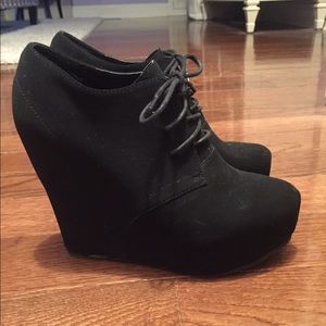 Black wedged booties