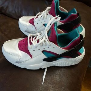 ❗️❗️ TEAL-PINK HURREUCHE NIKES,WOMENS❗️❗️
