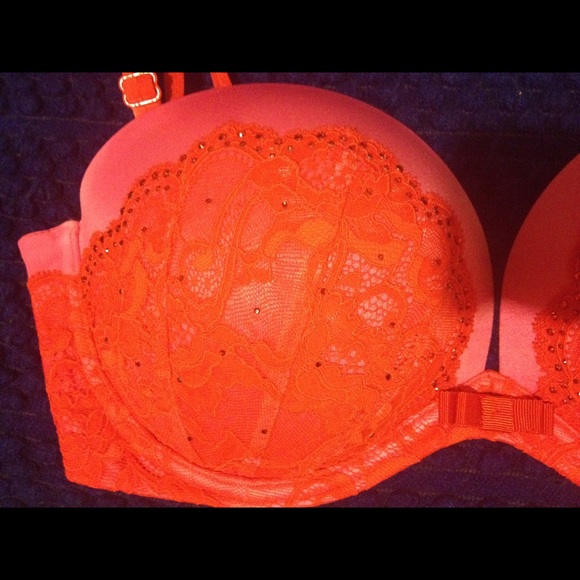 Victoria Secret Very Sexy Strapless Push Up 36DBra