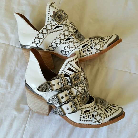 Wycliff - 2 Jeffrey Campbell white booties