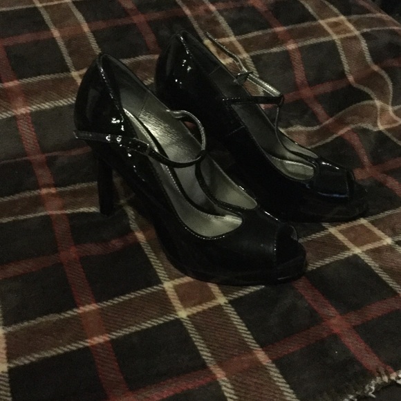 Black patent t-strap heels - Picture 1 of 1