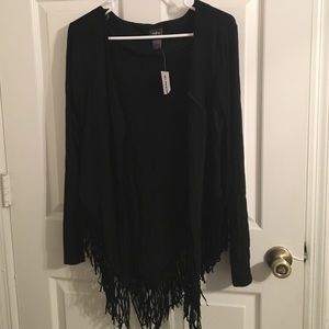 Buckle- Long sleeve open front top with fringe.