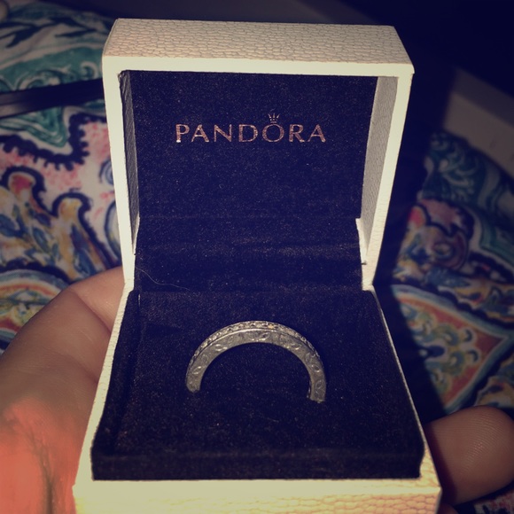 Pandora ring size 8 - Picture 1 of 3
