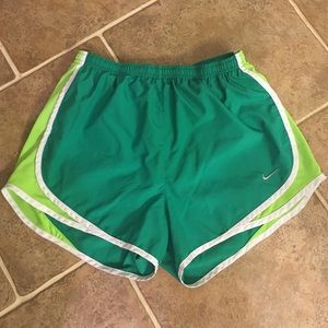 Women's M NIKE Dri-Fit Shorts