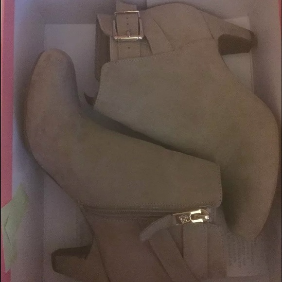 Beige Sam & Libby booties size 7