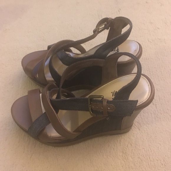 Fun summer wedges - Picture 2 of 5