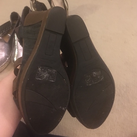 Fun summer wedges - Picture 3 of 5