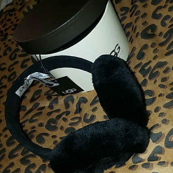 NWT UGG Earmuffs real dye shearling sheepskin