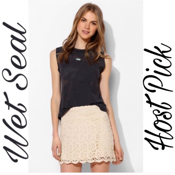 💝HP 11-13-16💝Wet Seal Crochet Mini Skirt💝