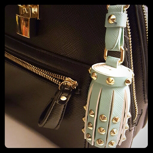 Sexy Green studded tassel keychain - Picture 1 of 3