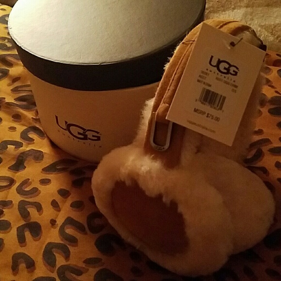 NWT UGG Earmuffs real dye shearling sheepskin