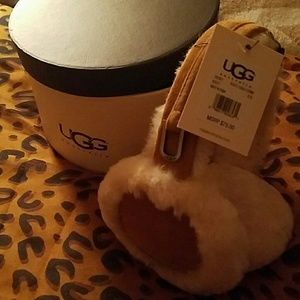 NWT UGG Earmuffs real dye shearling sheepskin