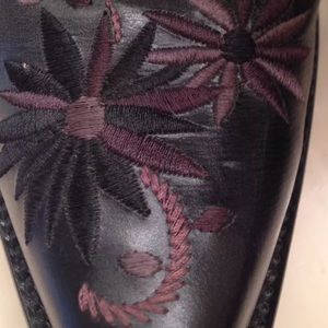 Yippee Ki Yay Boots 9 1/2  Embroidered