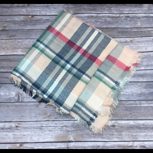 ⛄️SALE⛄️ Light pink/navy plaid blanket scarf #20 - Picture 2 of 4