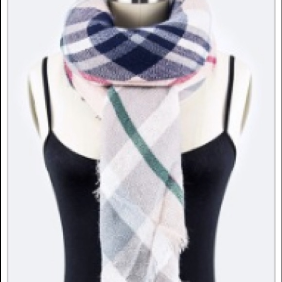 ⛄️SALE⛄️ Light pink/navy plaid blanket scarf #20 - Picture 4 of 4