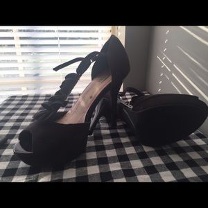 Black high heels 👠