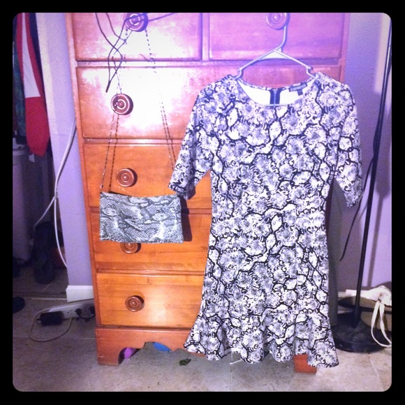 Express snakeskin print  dress w/matching purse