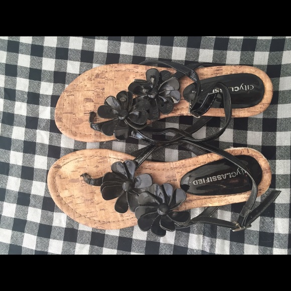 🌸 Sandal with Flower detailing 🌸