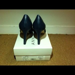Ann Taylor Favian Pumps Navy 9.5