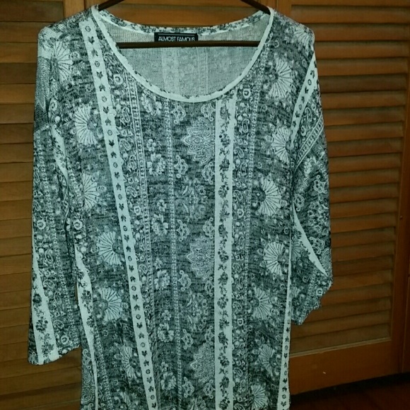 Women's long sleeve light weight pullover sweater