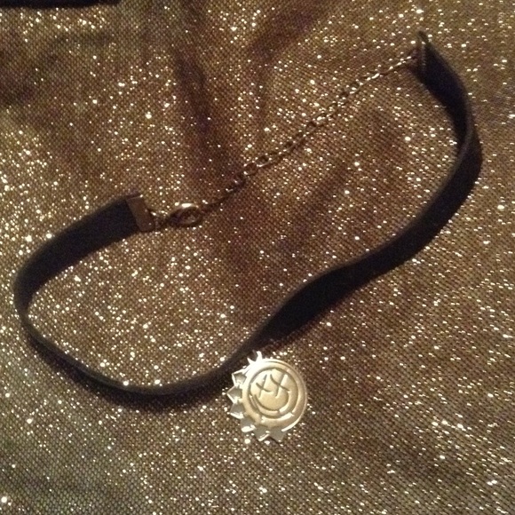 Blink 182 choker