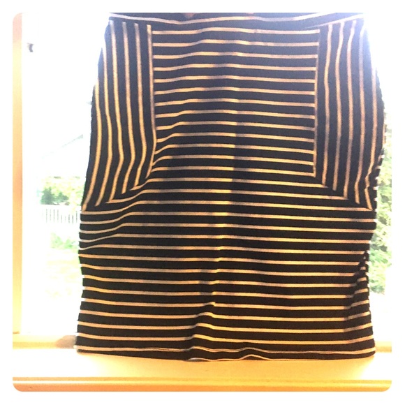Stretchy pencil skirt