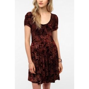 [mink pink] RUSSIAN ROULETTE VELVET DRESS