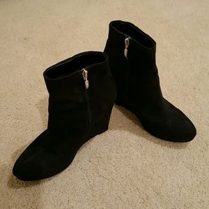 Guess black wedge suede booties