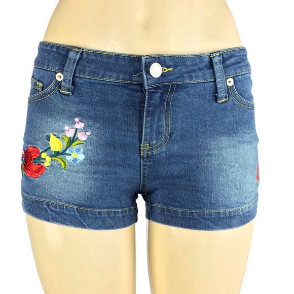 Embroidered denim shorts - Picture 2 of 4